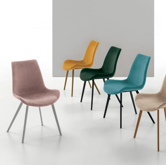 Sedia Malaga con struttura in metallo verniciato e seduta in morbida microfibra effetto velluto di Target Point