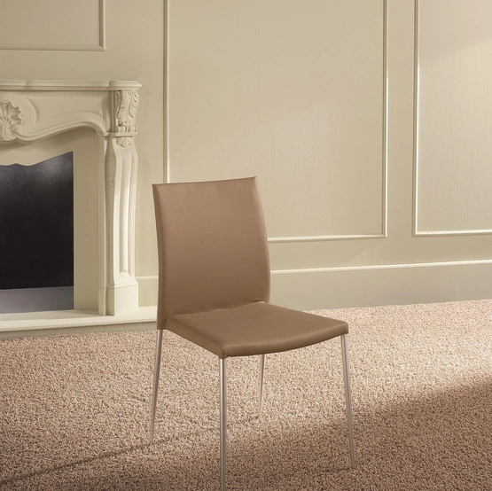 Sedia in ecopelle con struttura in metallo Minnie di Stones