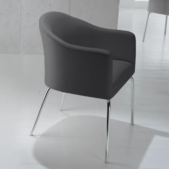 Sedia in ecopelle con base in metallo cromato Moon di La Seggiola