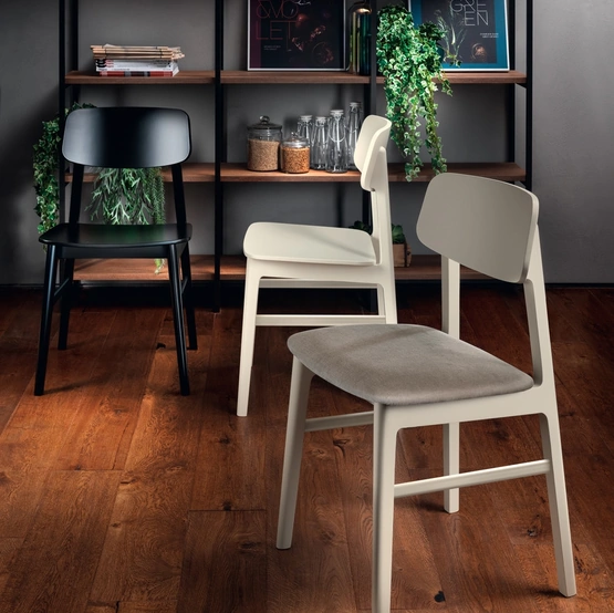 Sedia Nouvelle in massello di faggio di Scavolini