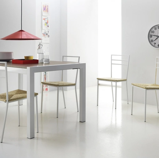 Sedia Quadrifoglio in metallo con seduta in paglia sintetica di Scavolini