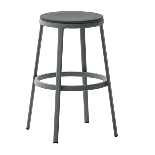 Sgabello Round in polipropilene con struttura in metallo di Veneta Cucine