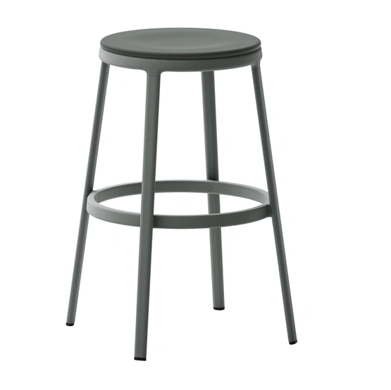 Sgabello Round in polipropilene con struttura in metallo di Veneta Cucine
