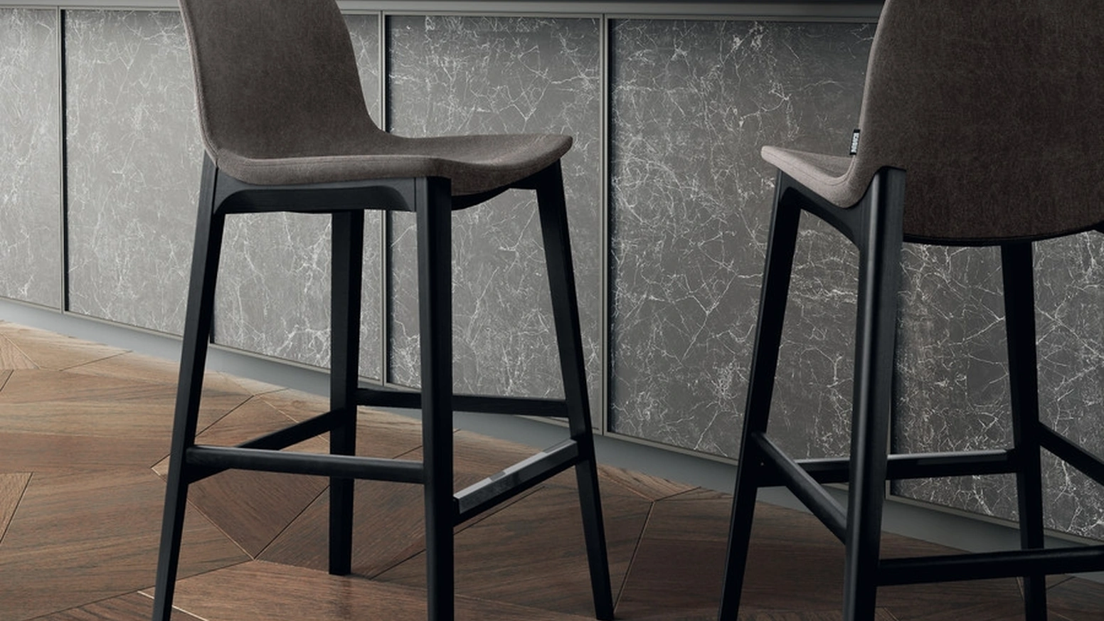 Sgabello Boutique in tessuto e massello di frassino di Scavolini