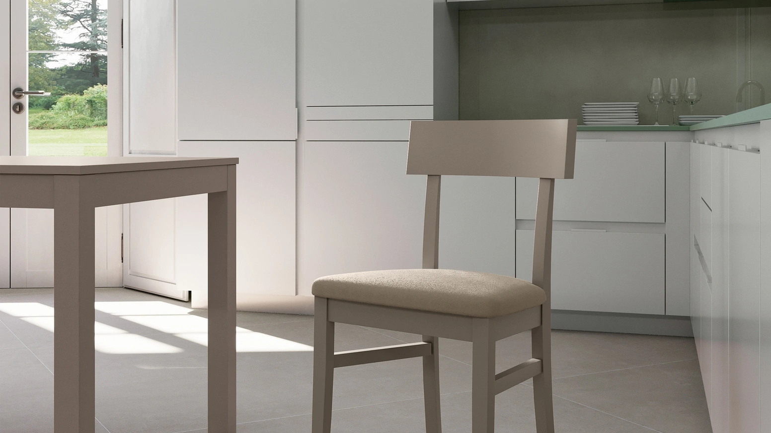 Sedia con struttura in legno di faggio laccato con seduta in ecopelle imbottita Monaco di Stones