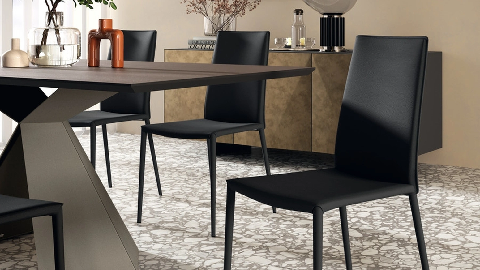 Sedia Unique in cuoio rigenerato di Scavolini