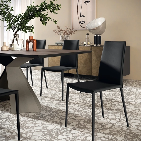 Sedia Unique in cuoio rigenerato di Scavolini