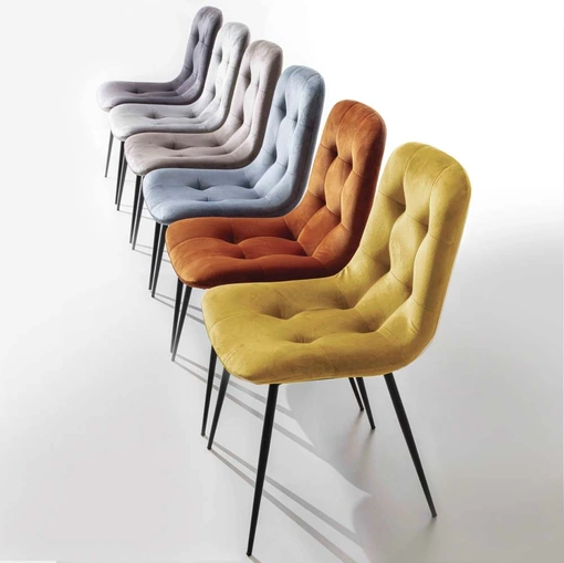 Sedia con seduta monoscocca in velluto trapuntato e imbottito Zara di La Seggiola