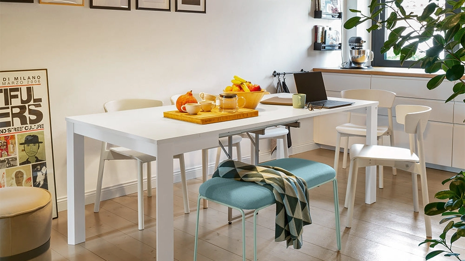 Consolle aperta Eminence allungabile con piano in nobilitato bianco e base in faggio bianco Eminence di Connubia