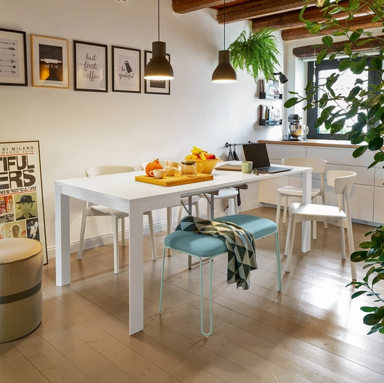 Consolle aperta Eminence allungabile con piano in nobilitato bianco e base in faggio bianco Eminence di Connubia