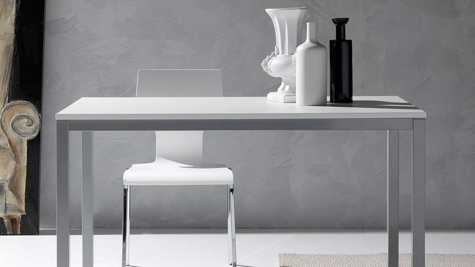 Tavolo Kerwin in nobilitato bianco e base in metallo verniciato di La Seggiola