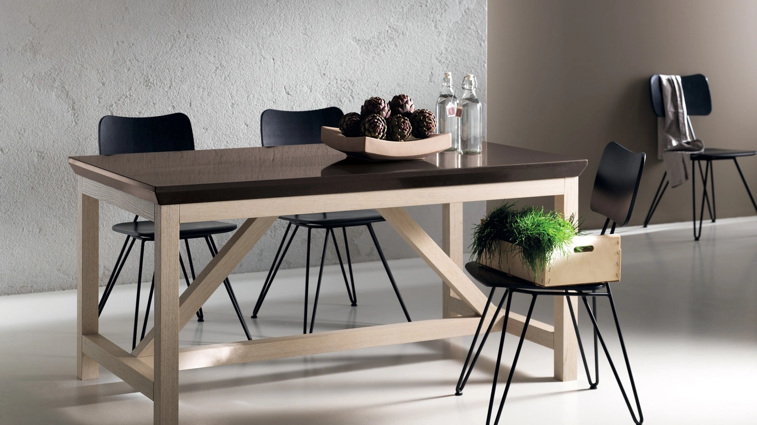 Tavolo Social Floating in legno con top verniciato di Scavolini