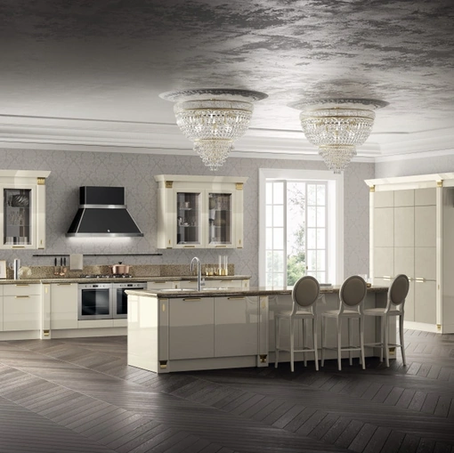 Cucina Classica Exclusiva 04 in laccato lucido Panna Porcellana di Scavolini