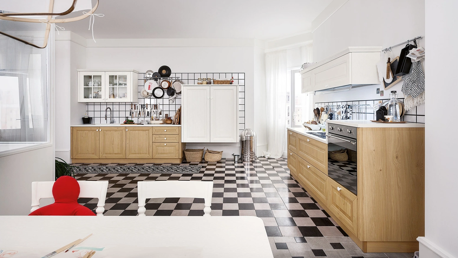 Cucina Classica ad angolo Pavese 05 in Rovere Naturale e Frassino laccato Bianco di Veneta Cucine