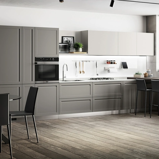 Cucina Moderna Carattere 17 in laccato Grigio Chiaro e Grigio Titanio di Scavolini