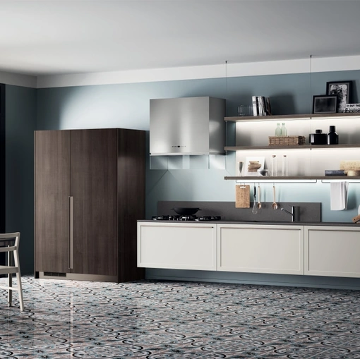 Cucina Moderna sospesa Carattere 16 in laccato Grigio con armadio in Noce Saxony di Scavolini