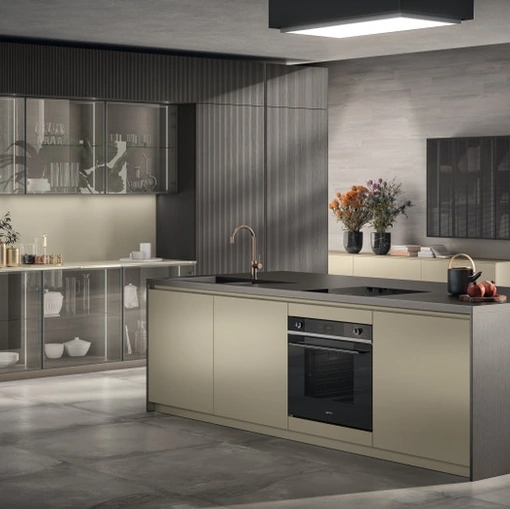 Cucina Moderna Libra 02 in laccato lucido Perlage e Rovere Pepper di Scavolini