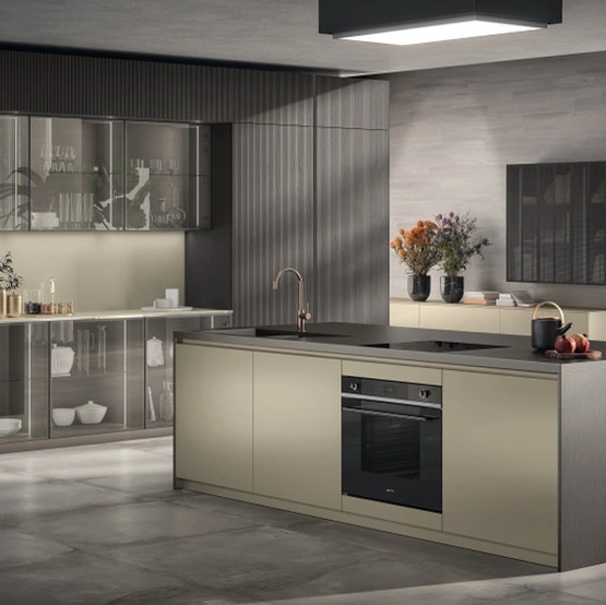 Cucina Moderna Libra 02 in laccato lucido Perlage e Rovere Pepper di Scavolini