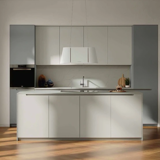 Cucina Moderna in pet con isola MK08 di Gentili Cucine