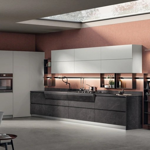 Cucina Moderna Motus 04 in decorativo Pietra Abyss e laccato Grigio Airone di Scavolini