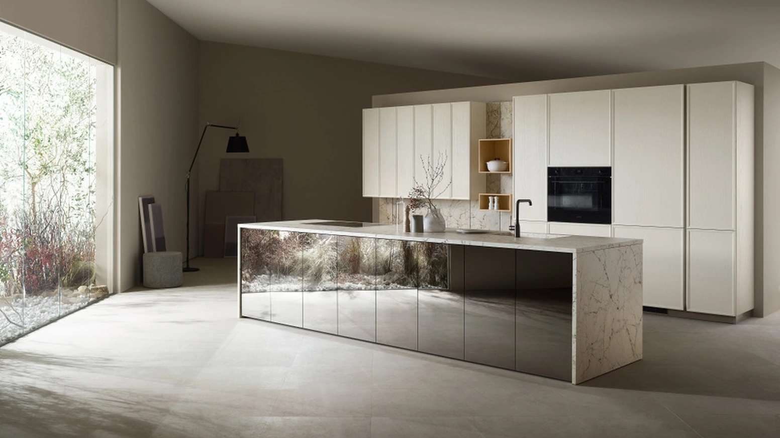 Cucina Moderna con isola Poetica 08 in Frassino e Vetro di Scavolini