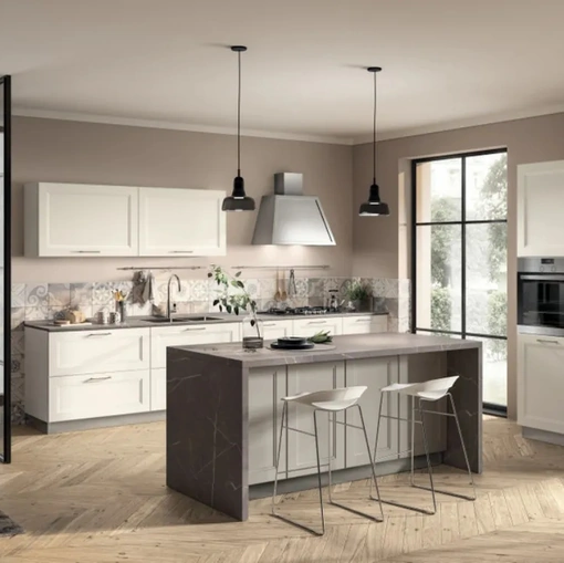 Cucina moderna con isola Colony 01 in laccato Bianco opaco di Scavolini