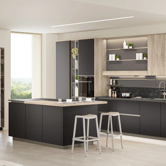 Cucina Moderna con isola Start-Time J 03 di Veneta Cucine