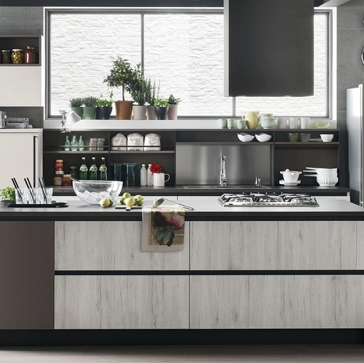 Cucina Moderna Start-Time J 10 con isola in Play Rovere chiaro, Smart Antracite e Colorboard Graffiato chiaro di Veneta Cucine