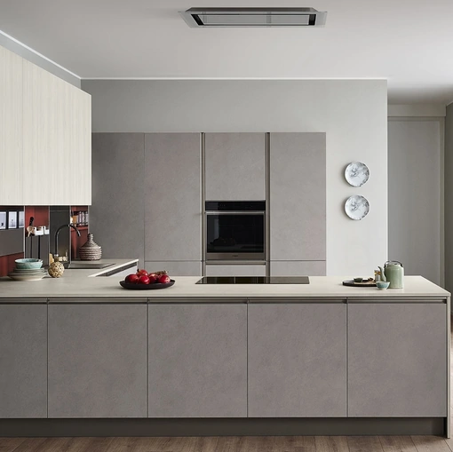 Cucina Moderna Start-Time Presa 08 con penisola in finitura Graffiato scuro e Play Rovere chiaro di Veneta Cucine