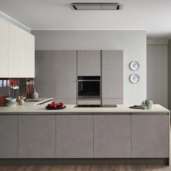 Cucina Moderna Start-Time Presa 08 con penisola in finitura Graffiato scuro e Play Rovere chiaro di Veneta Cucine