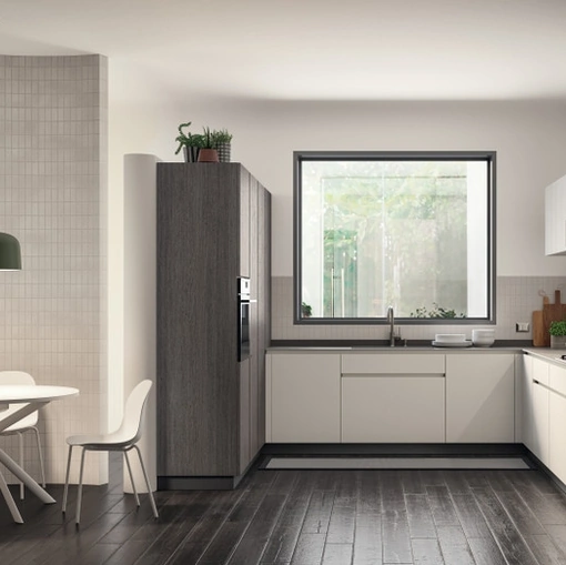 Cucina su misura Libra 05 in laccato opaco Bianco Prestige, laccato opaco dogato Grigio Airone e decorativo Oriental di Scavolini