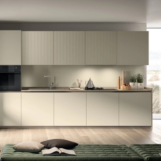 Cucina Moderna Lumina 02 in laccato Tortora e laminato Strips Urban Gold di Scavolini