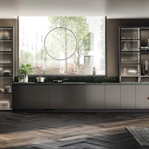 Cucina su misura Motus 03 in laccato effetto metallo Acciaio Scuro di Scavolini