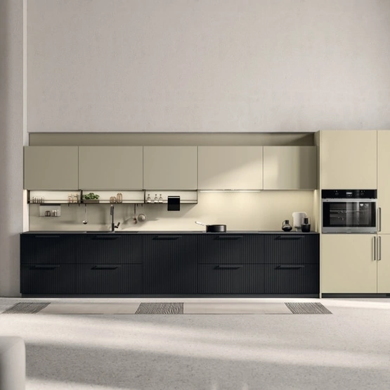 Cucina su misura Musa 04 in Rovere Barry e laminato Urban Gold di Scavolini