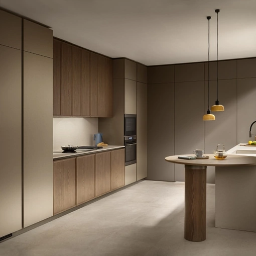 Cucina su misura con penisola Poetica 09 in Frassino, PET e laccato di Scavolini