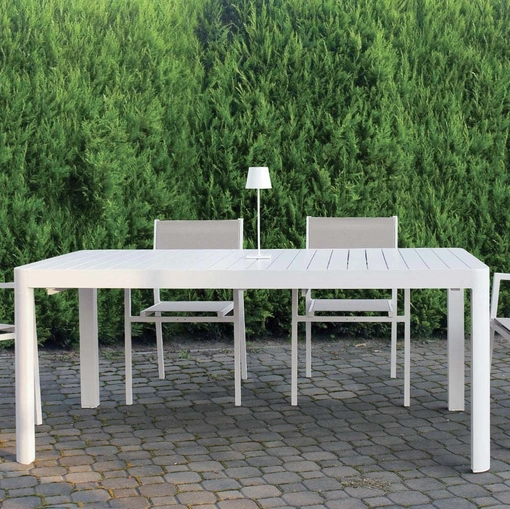 Tavolo Alluminium Table in alluminio verniciato bianco di La Seggiola