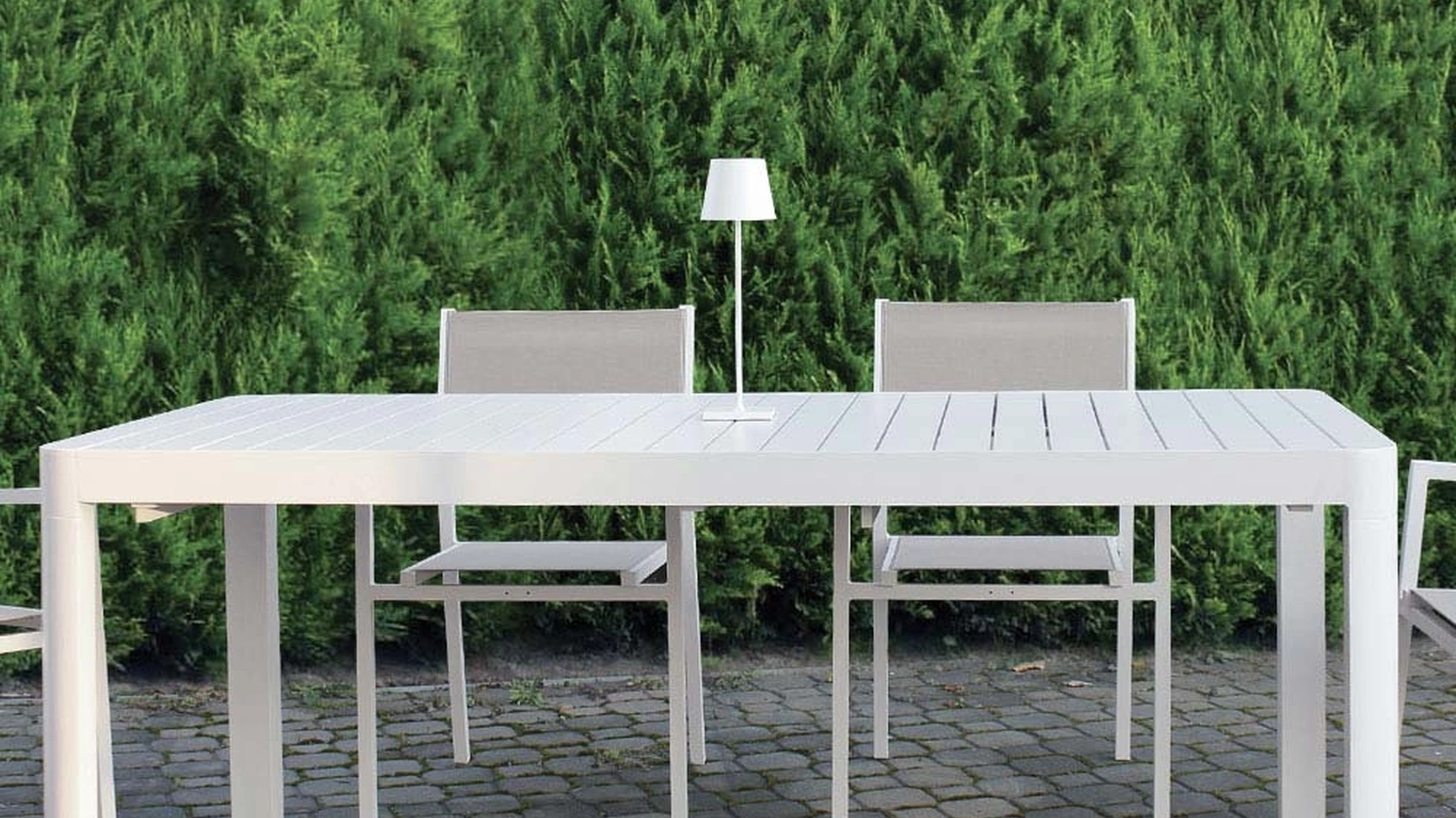 Tavolo Alluminium Table in alluminio verniciato bianco di La Seggiola