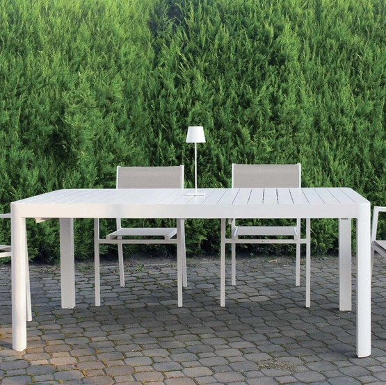 Tavolo Alluminium Table in alluminio verniciato bianco di La Seggiola