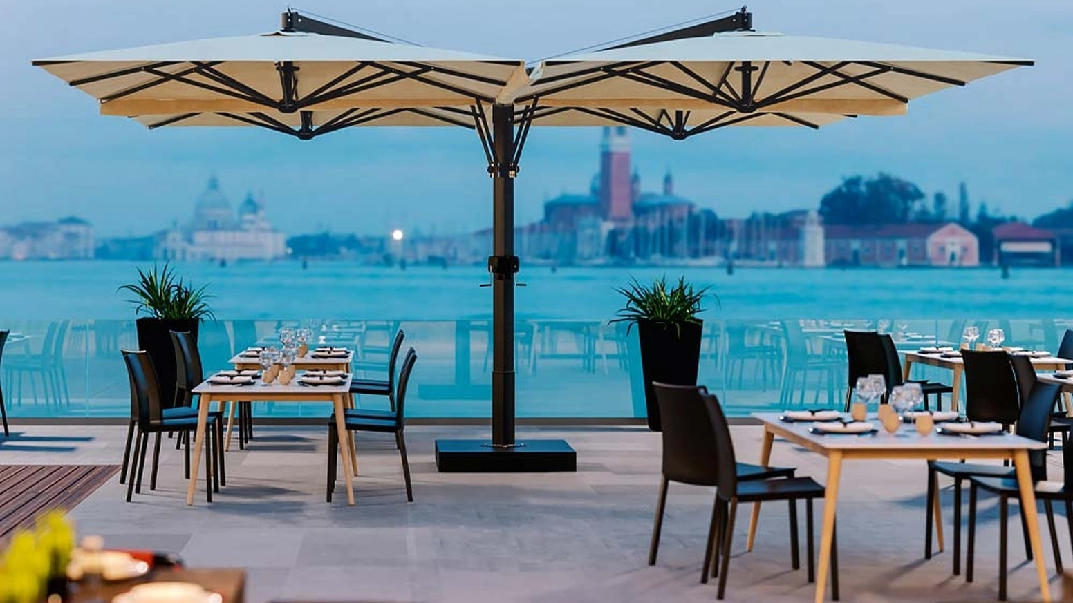 Ombrellone GLL in alluminio verniciato di La Seggiola