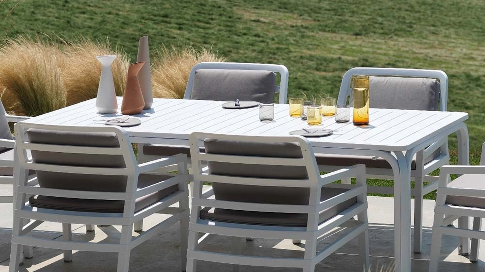 Tavolo Lauro in polipropilene bianco di La Seggiola