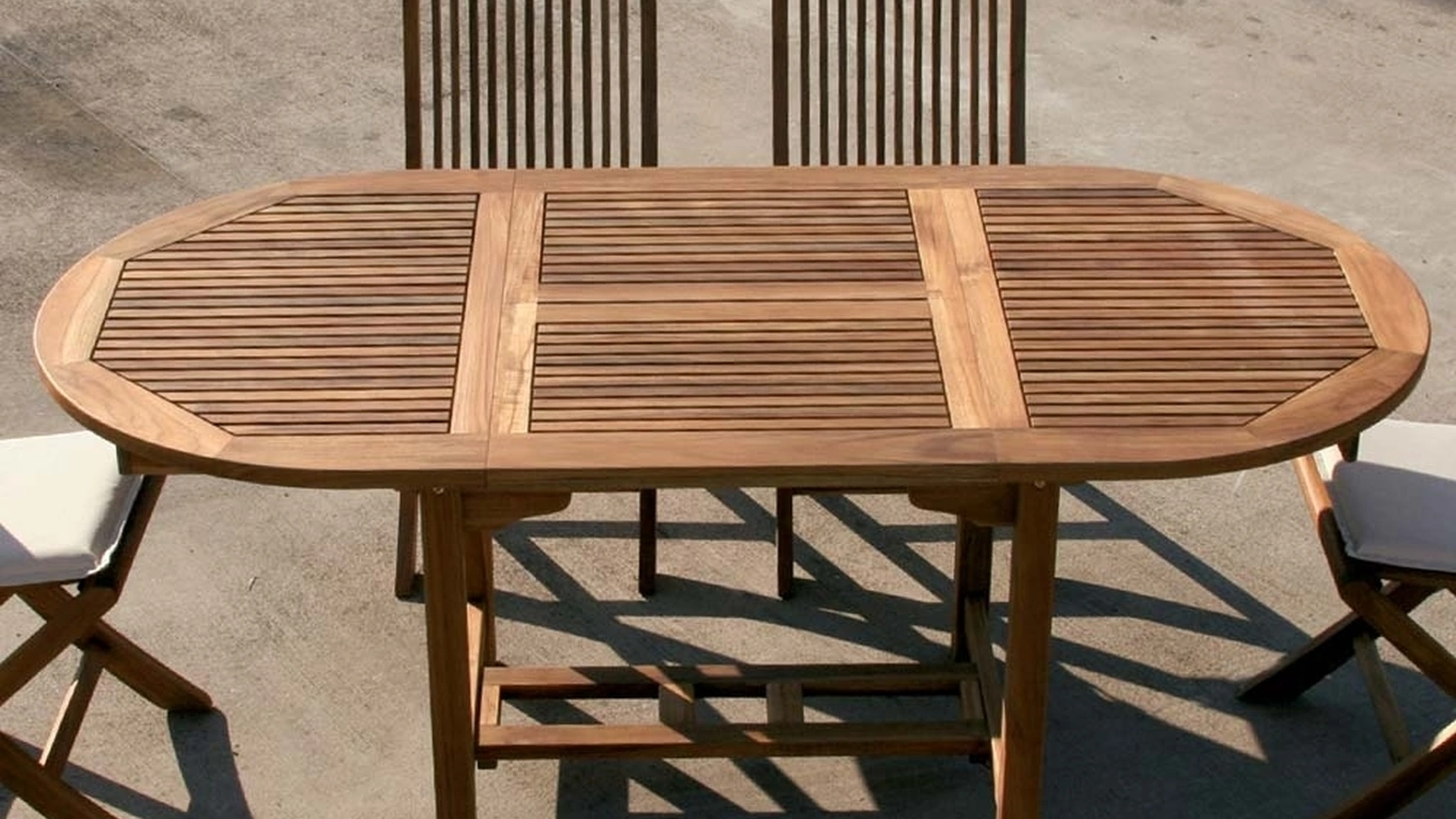 Tavolo da giardino allungabile aperto Lipari in legno massello di teak indonesiano con finitura olio naturale di La Seggiola