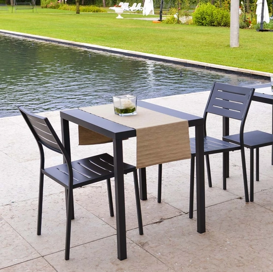 Sedia Out Metal in acciaio zincato e verniciato poliestere per esterni di La Seggiola