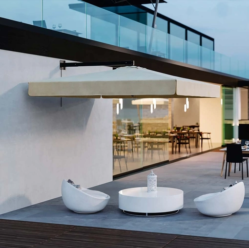 Ombrellone Parete in alluminio verniciato antracite con apertura a carrucola di La Seggiola