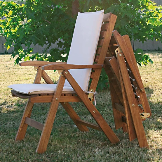 Poltrona Teak pieghevole in legno massello di teak indonesiano con finitura olio naturale di La Seggiola