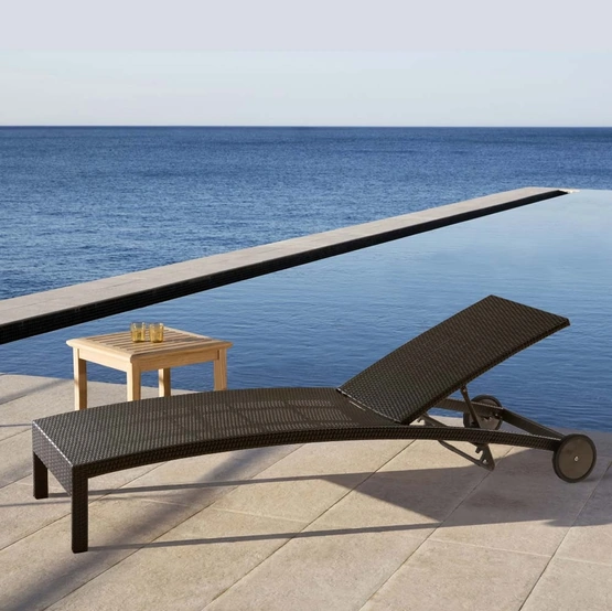 Lettino da giardino Sun Bed in alluminio rivestito con fibra di polipropilene intrecciata a mano di La Seggiola