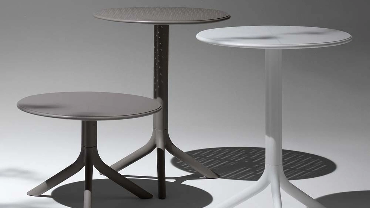 Tavolini Three rotondi in polipropilene di La Seggiola