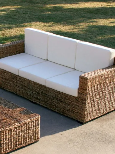 Poltrona Leaf in polipropilene rivestita in tessuto imbottito di La Seggiola